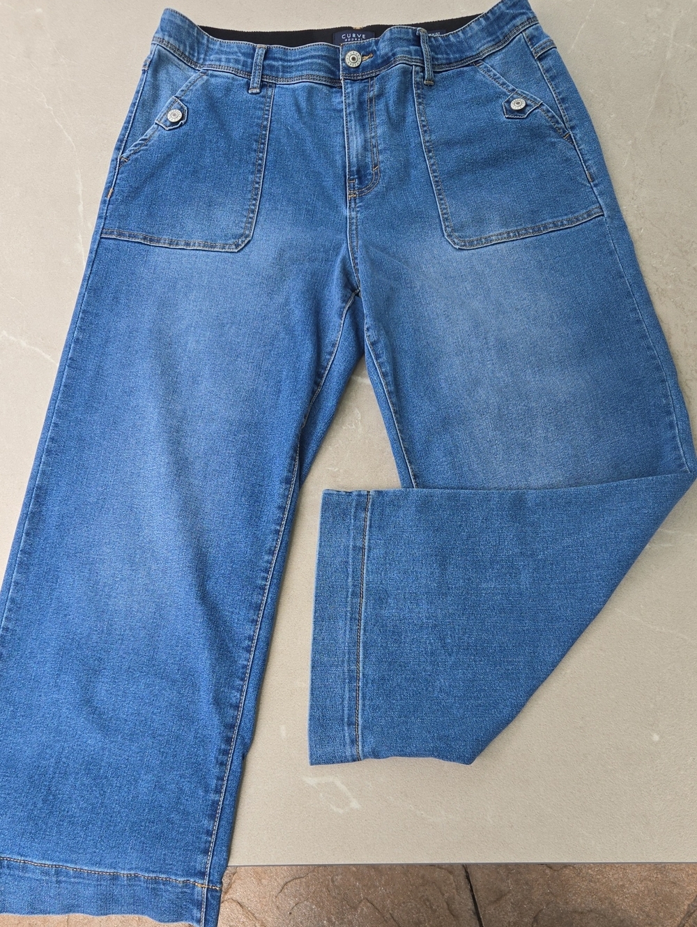 Women's Size 14/32 Straight Wide Leg Ankle Or Crop Jeans in Medium Blue